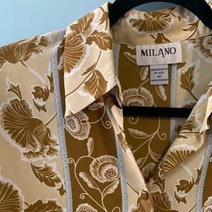 DREAMY CREAMY FLORAL PRINT BLOUSE / TOP FROM MILANO.  NWOT.  Size M